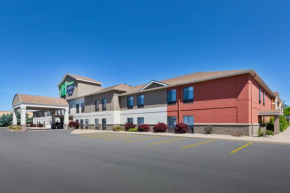 Гостиница Holiday Inn Express and Suites Three Rivers, an IHG Hotel  Три Риверс